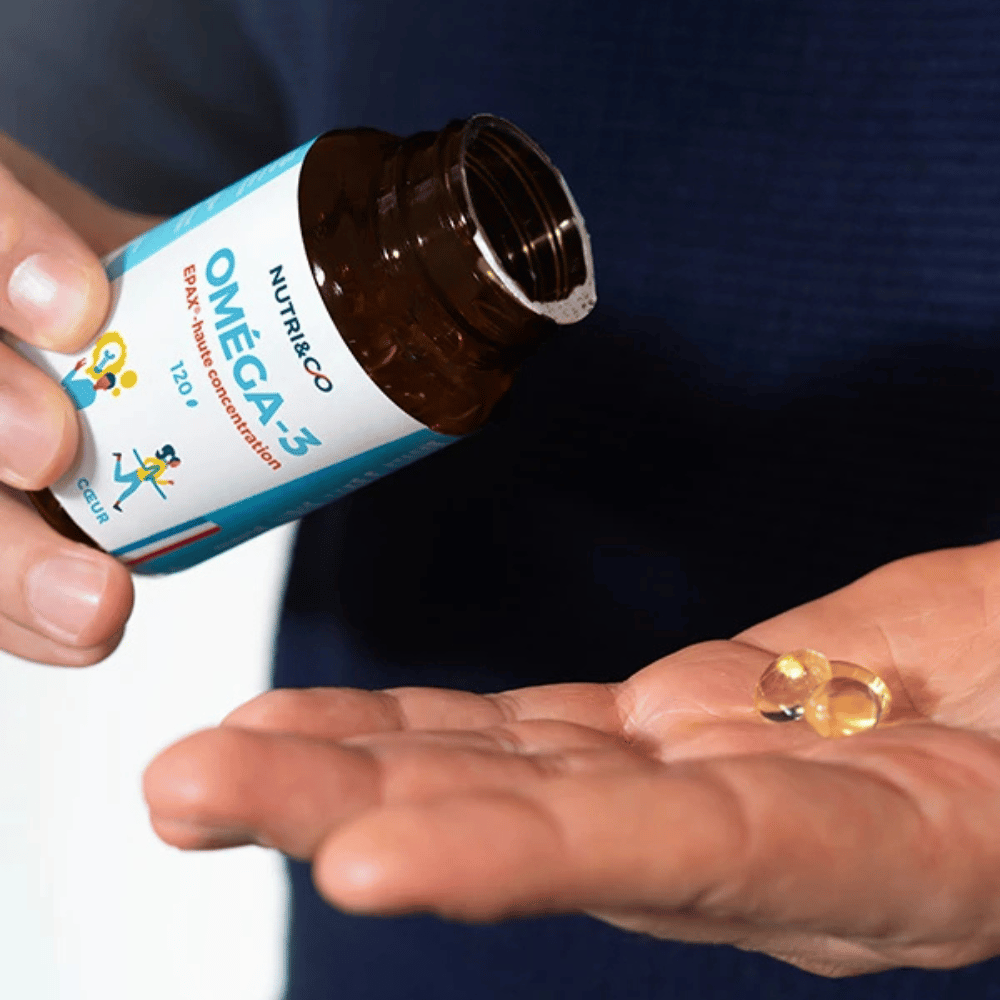 boite de l'oméga-3 nutri&co prise par une personne